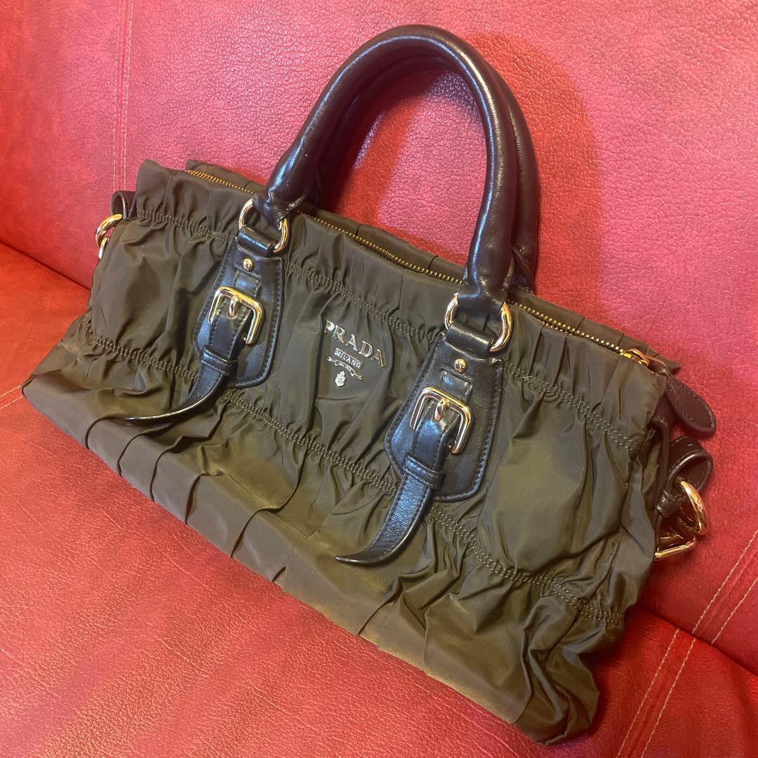 プラダ　ハンドバッグ