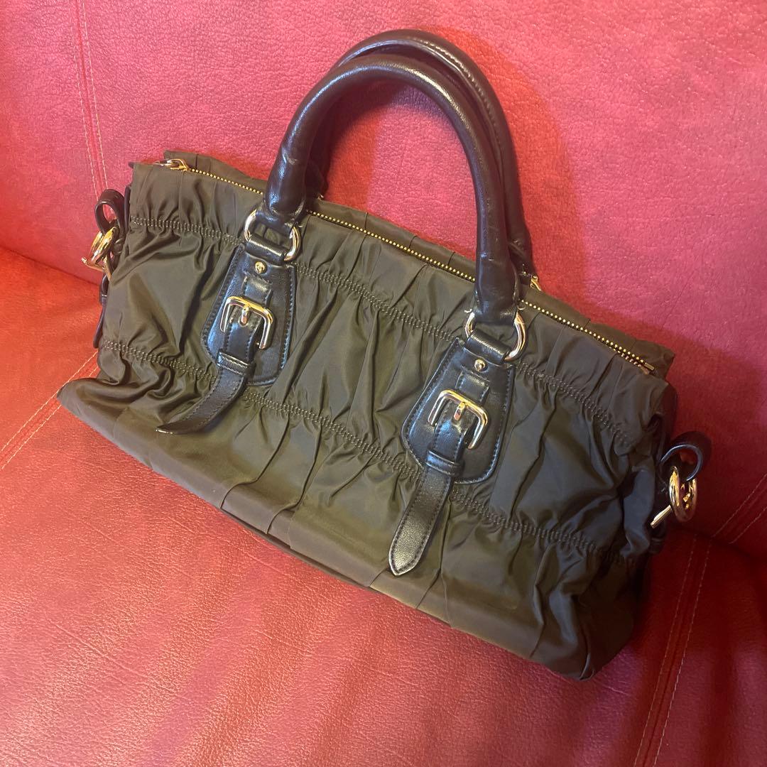 プラダ　ハンドバッグ