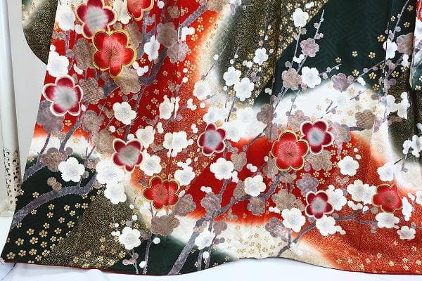 美品 振袖 朱赤 深緑 枝梅 金駒刺 金彩加工 身丈164cm お洒落