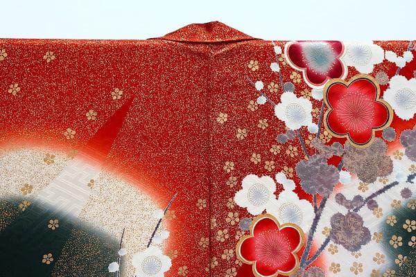 美品 振袖 朱赤 深緑 枝梅 金駒刺 金彩加工 身丈164cm お洒落
