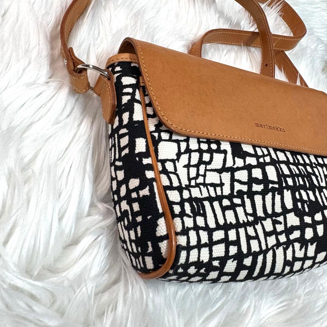 希少【marimekko】マリメッコKaisa（カイサ）ショルダーバッグ　総柄