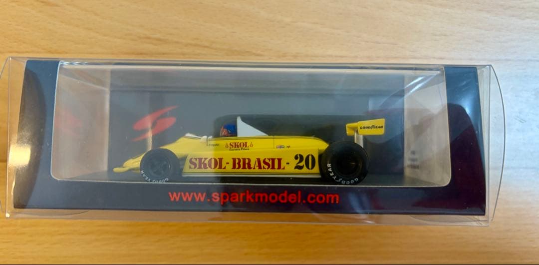 スパーク 1/43 フィッティパルディ F8 1980 イギリスGP ミニカー