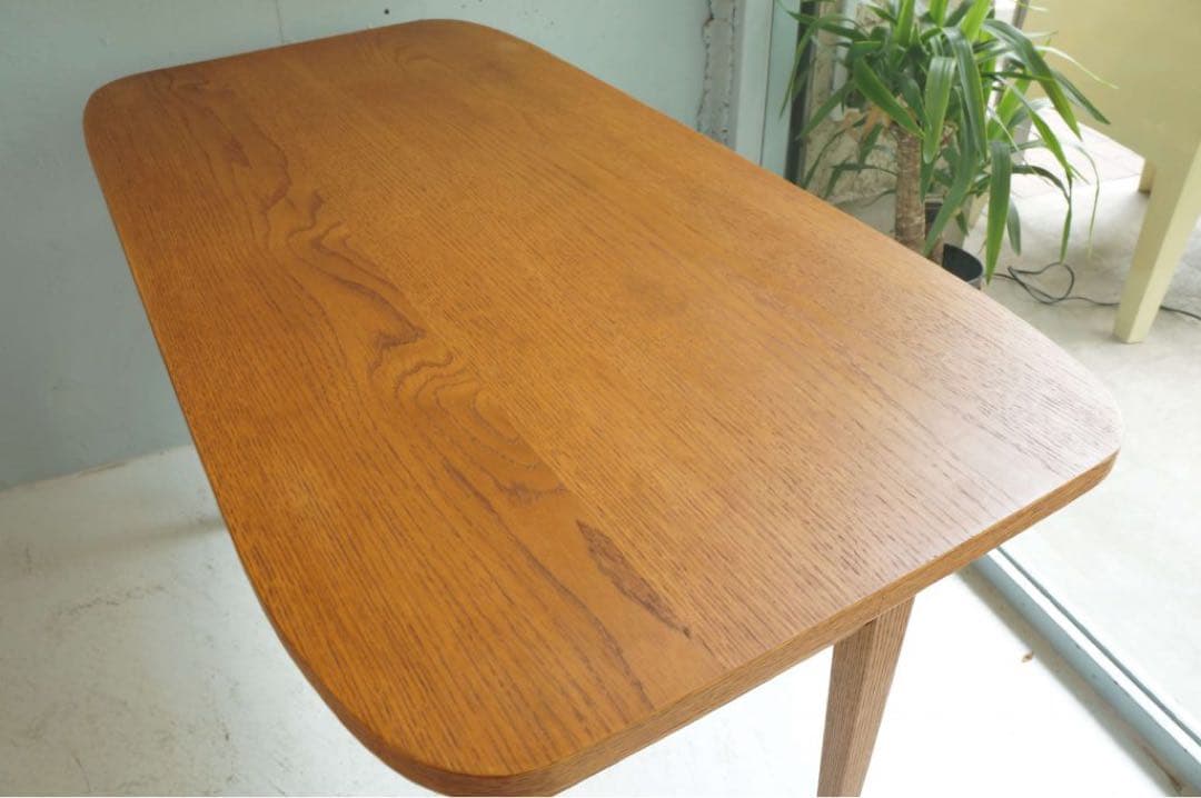 unico ウニコ　（クルト）　カフェテーブル