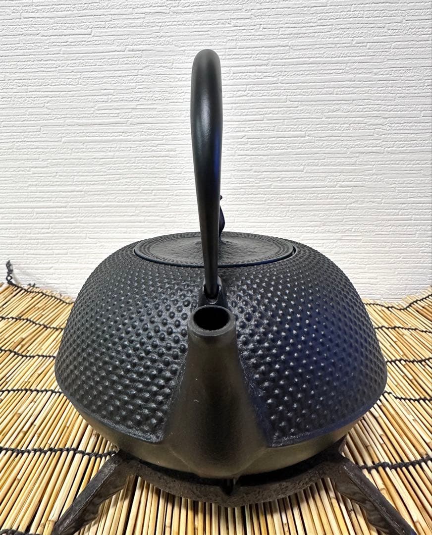 新品、供箱付　南部盛榮堂OIGEN造　１６型アラレ　ＩＨ対応品　南部鉄瓶　鉄瓶