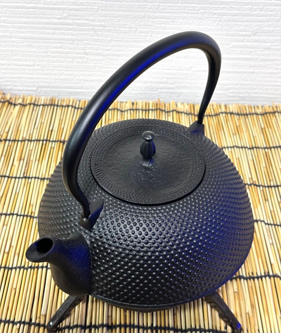 新品、供箱付　南部盛榮堂OIGEN造　１６型アラレ　ＩＨ対応品　南部鉄瓶　鉄瓶