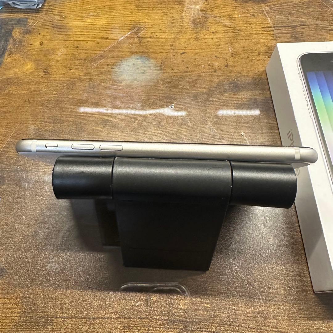 iPhoneSE3 128GB スターライト　SIMフリー se3