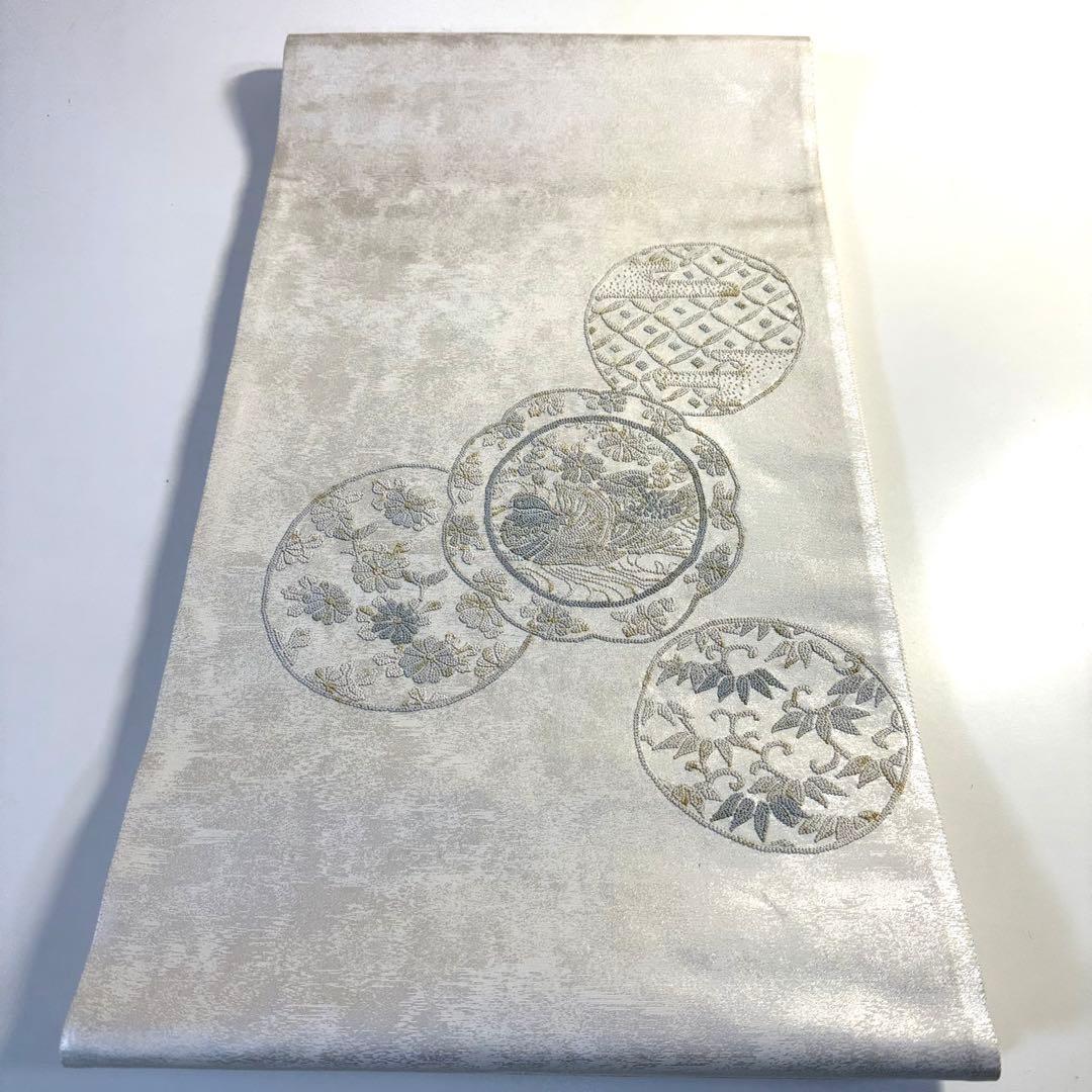 6k110 袋帯　絹　相良刺繍　白　銀色　青　黄色　花柄　和装　着物