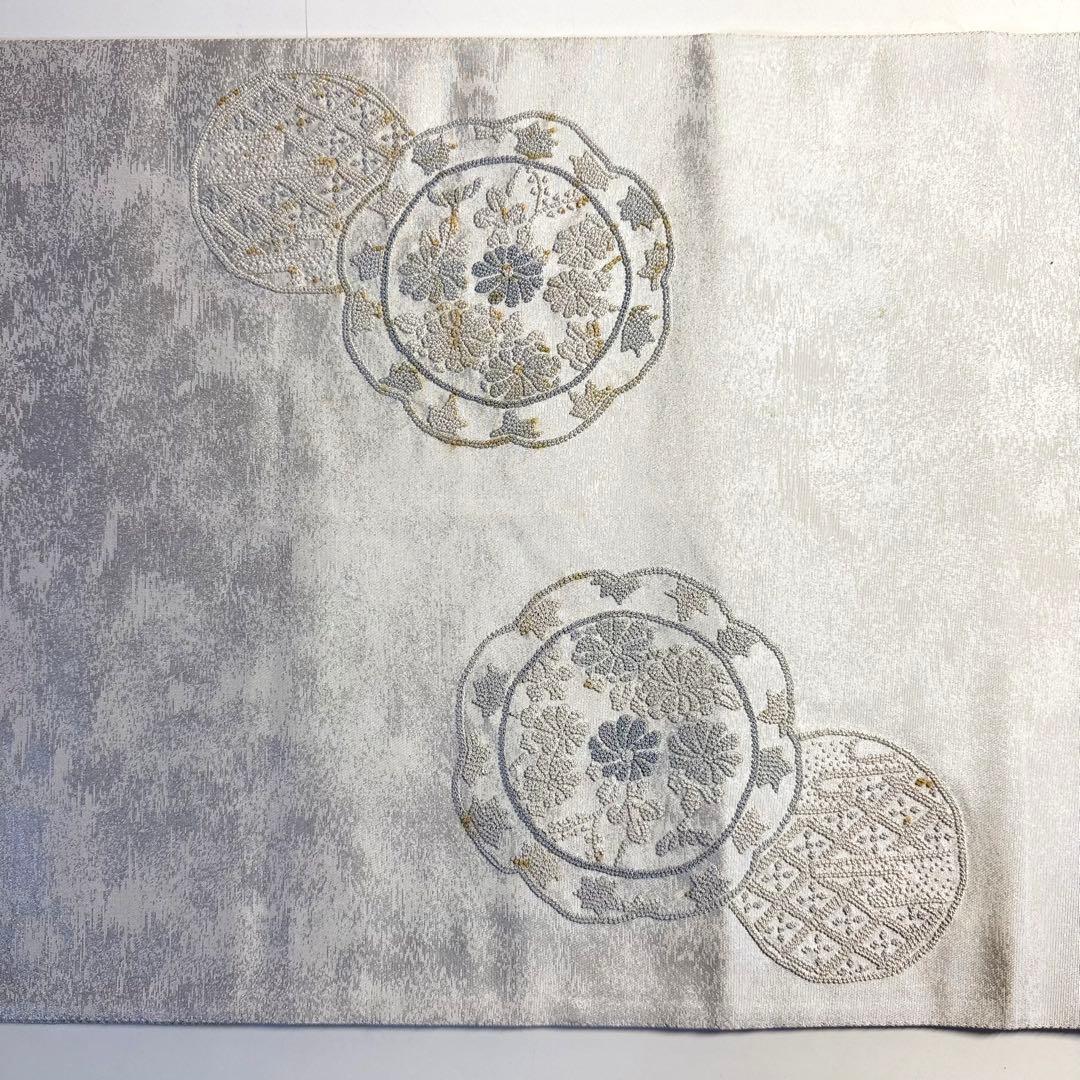 6k110 袋帯　絹　相良刺繍　白　銀色　青　黄色　花柄　和装　着物