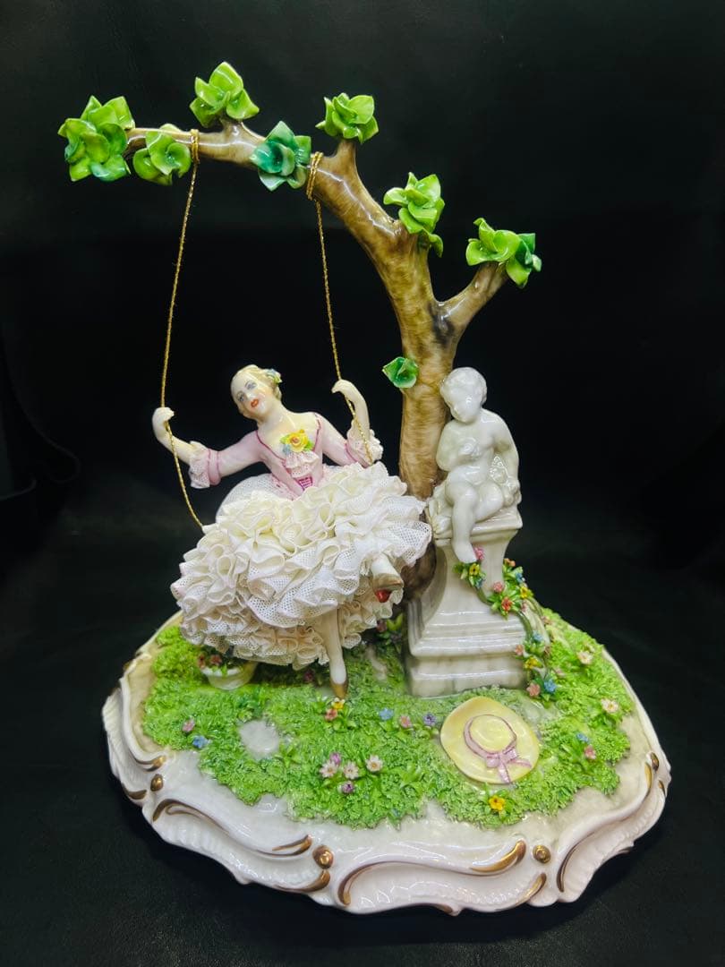 ロココ風 陶器製少女のブランコ置物