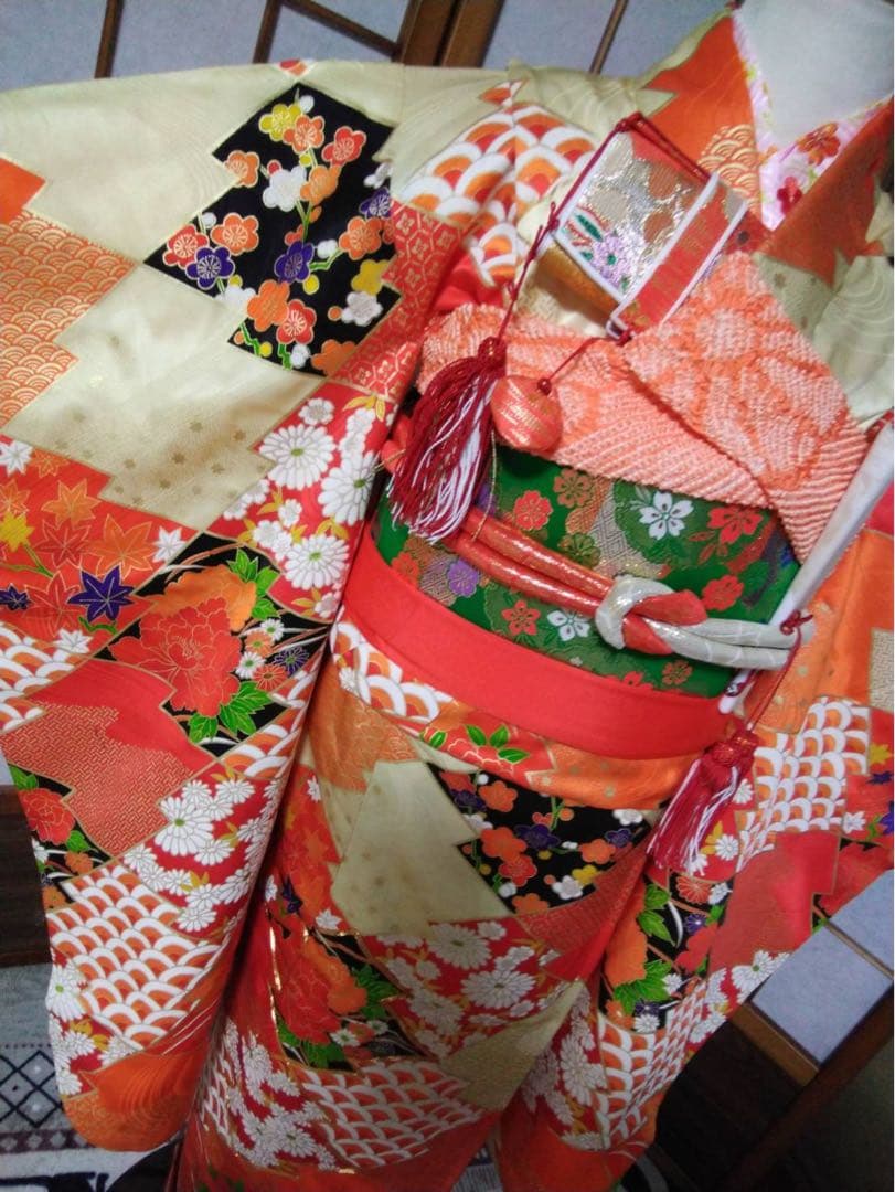 ichiyo です。7歳向け・正絹・お着物のセット・目立たない汚れあり