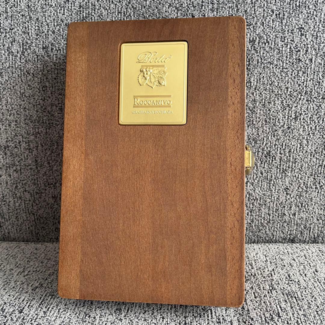 ロッカニーヴォ グラッパ ディ バルベーラ ダスティ 木箱入り 700ml