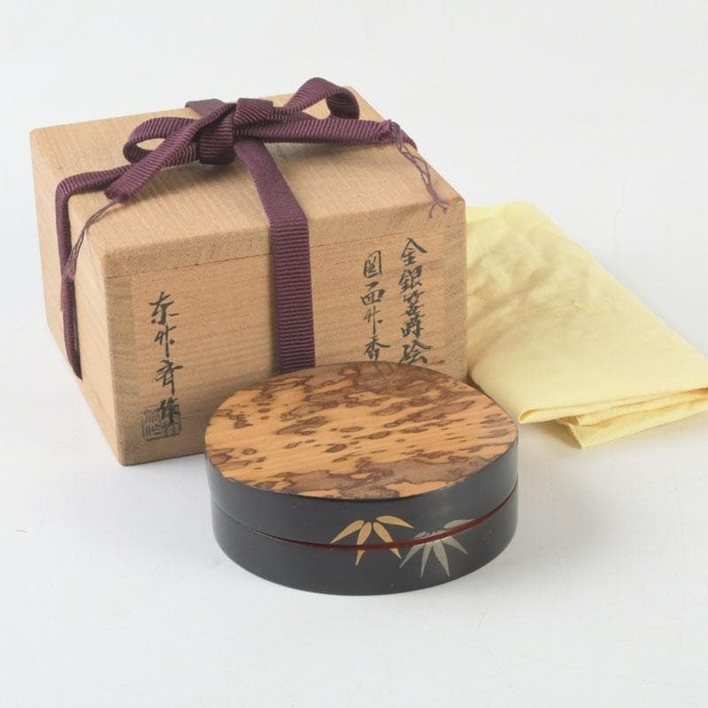 茶道具　東竹斎作　金銀笹蒔絵　升香合　共布共箱　M　9782