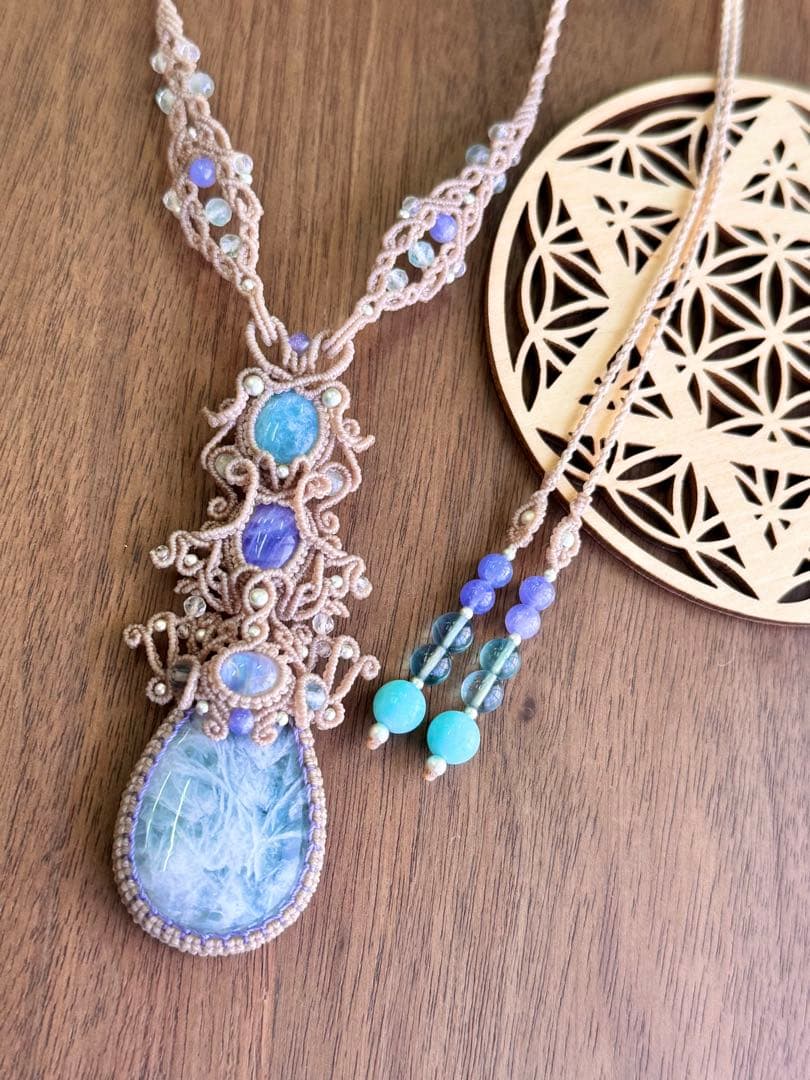 エンジェルフェザーフローライトマクラメ編みネックレス♡希少2色ハックマナイト使用