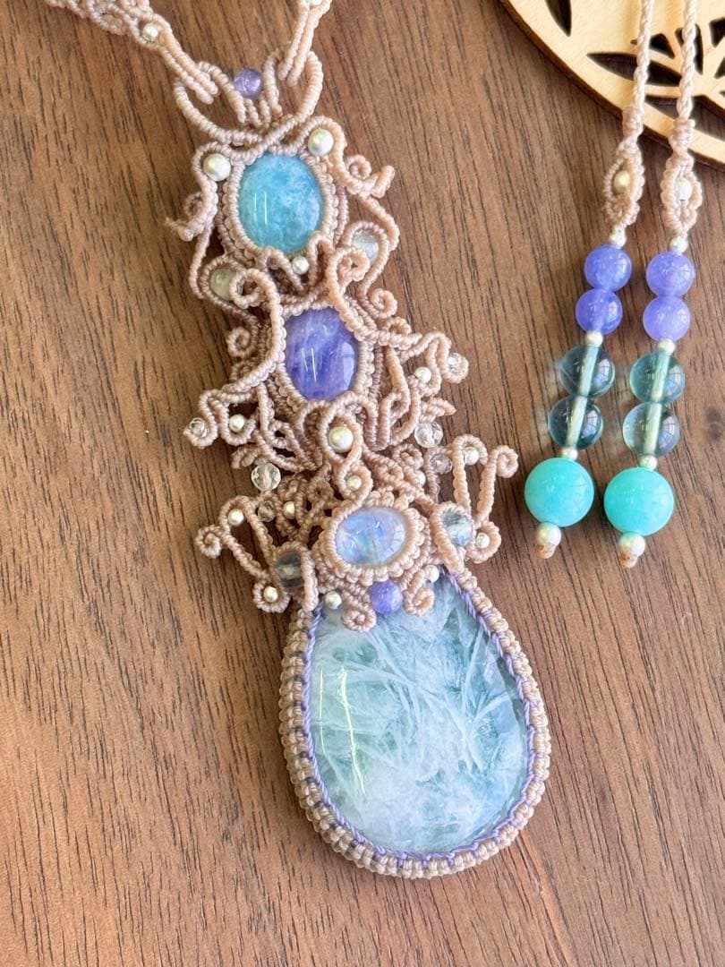 エンジェルフェザーフローライトマクラメ編みネックレス♡希少2色ハックマナイト使用