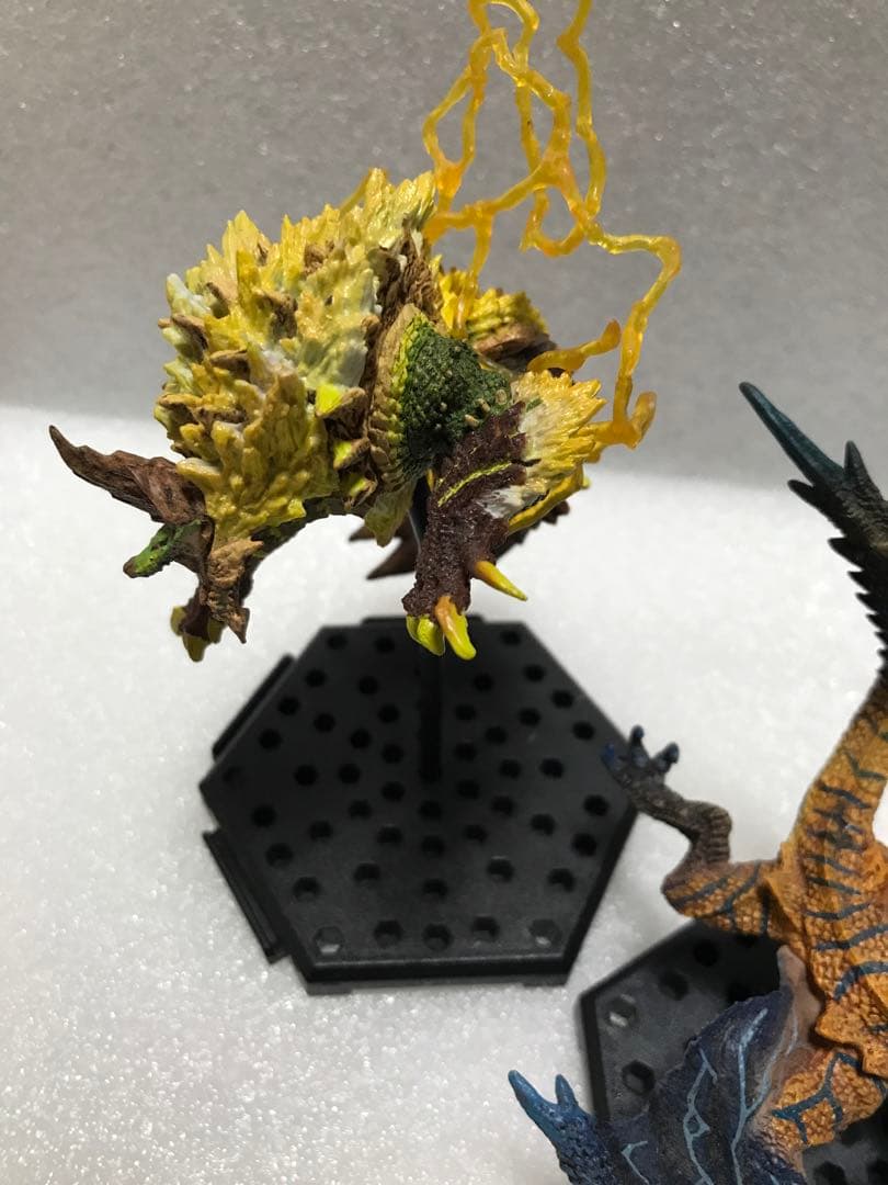 モンスターハンター スタンダードモデル　荒鉤爪ティガレックス　金雷公ジンオウガ