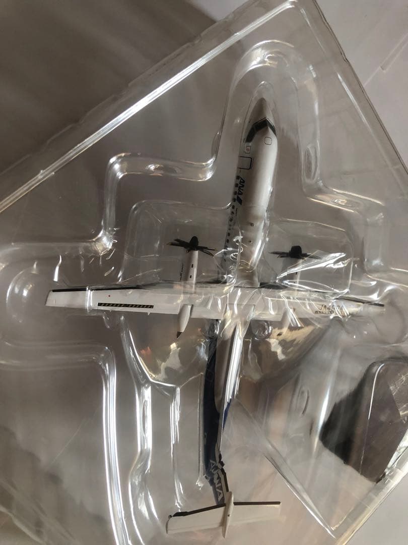 全日空商事　1/200 ANA DHC-8-400 ダイキャストモデル