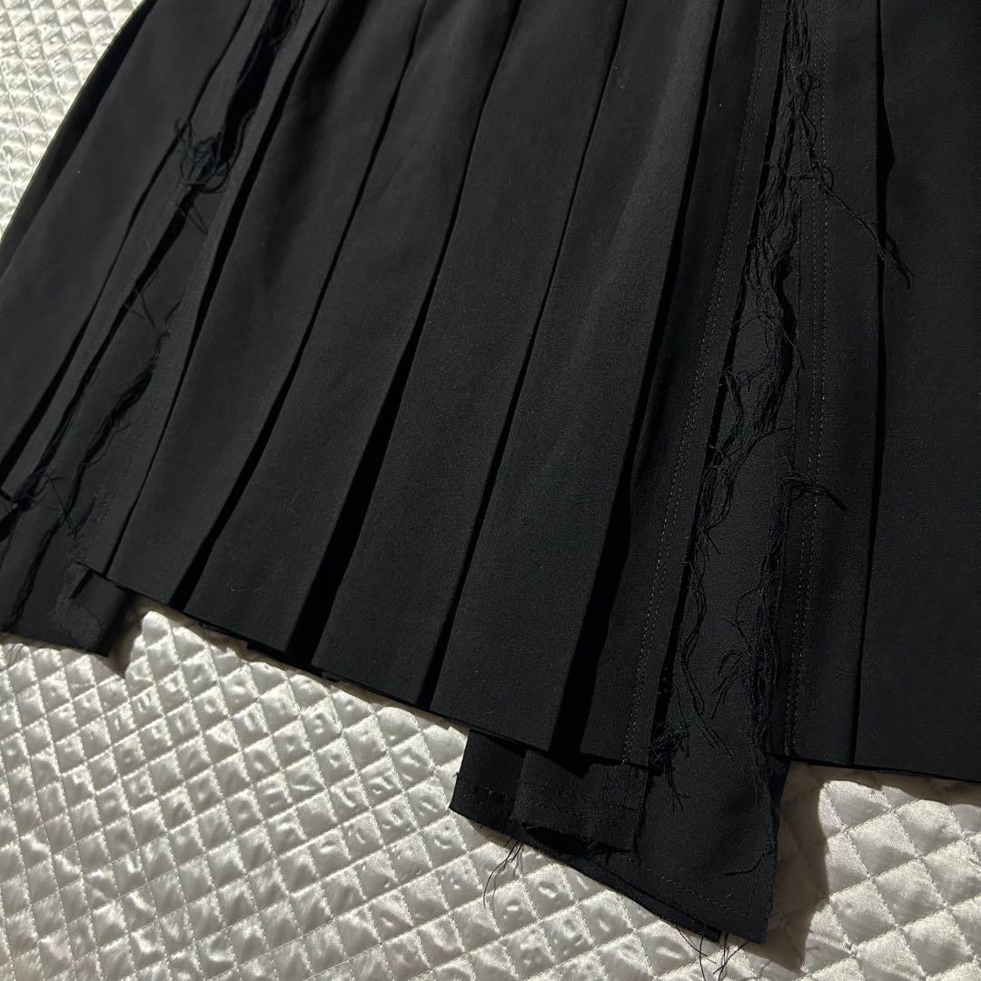 AD2012 archive カットアウトウールギャバプリーツスカート 黒