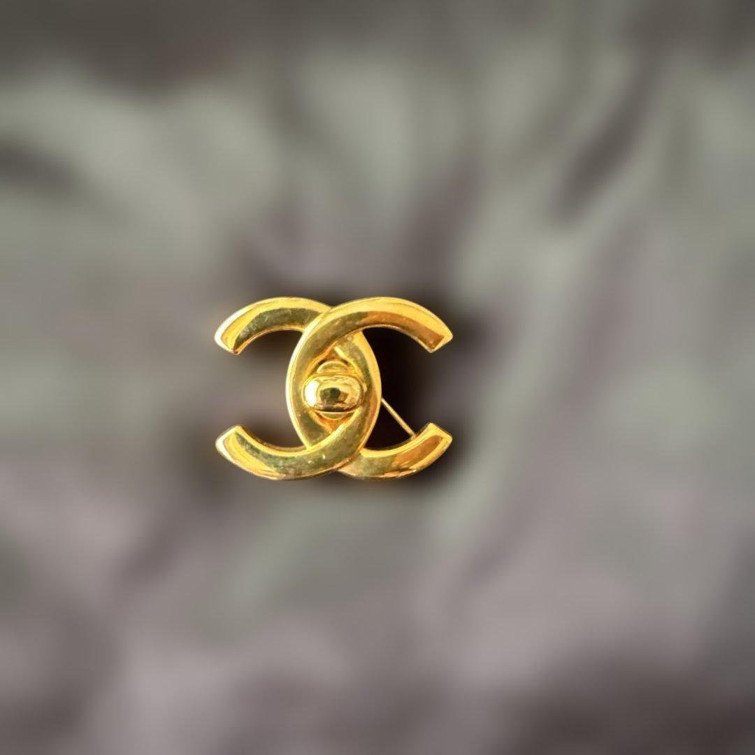 ♡ Kuu ♡CHANELヴィンテージ　ターンロック　ブローチ・ゴールド