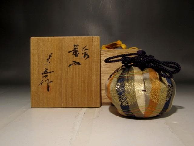 桶谷定一　大梅茶入　「遠山」堀内流十二代兼中斎　宗完花押 r497