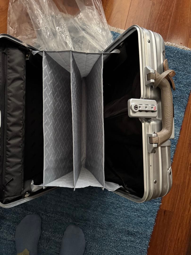 リモワシルバー ビジネストローリー29ケース