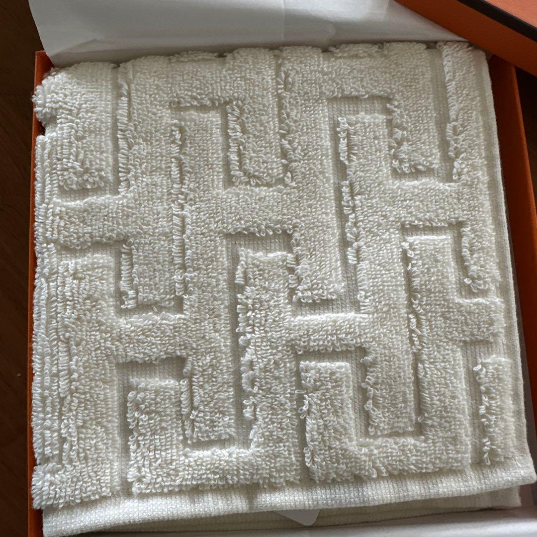 【新品未使用】HERMES エルメル カレ・タオル ステアーズ ナチュラル
