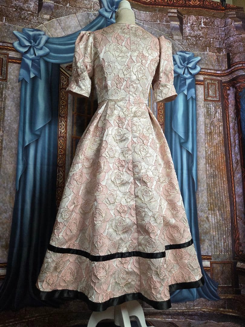 M 【新品インポートセレクト】金糸混ジャガード薔薇のクラシックドレス