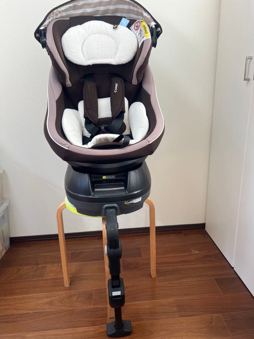 Combi 回転式　ISOFIX エッグショック チャイルドシート　1秒タオル