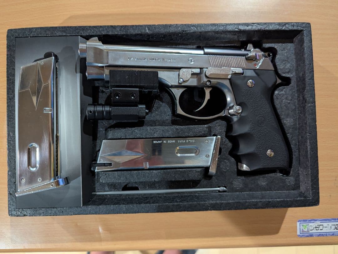 M92F ハンドガン シルバー レーザーサイト付き去年の末に購入