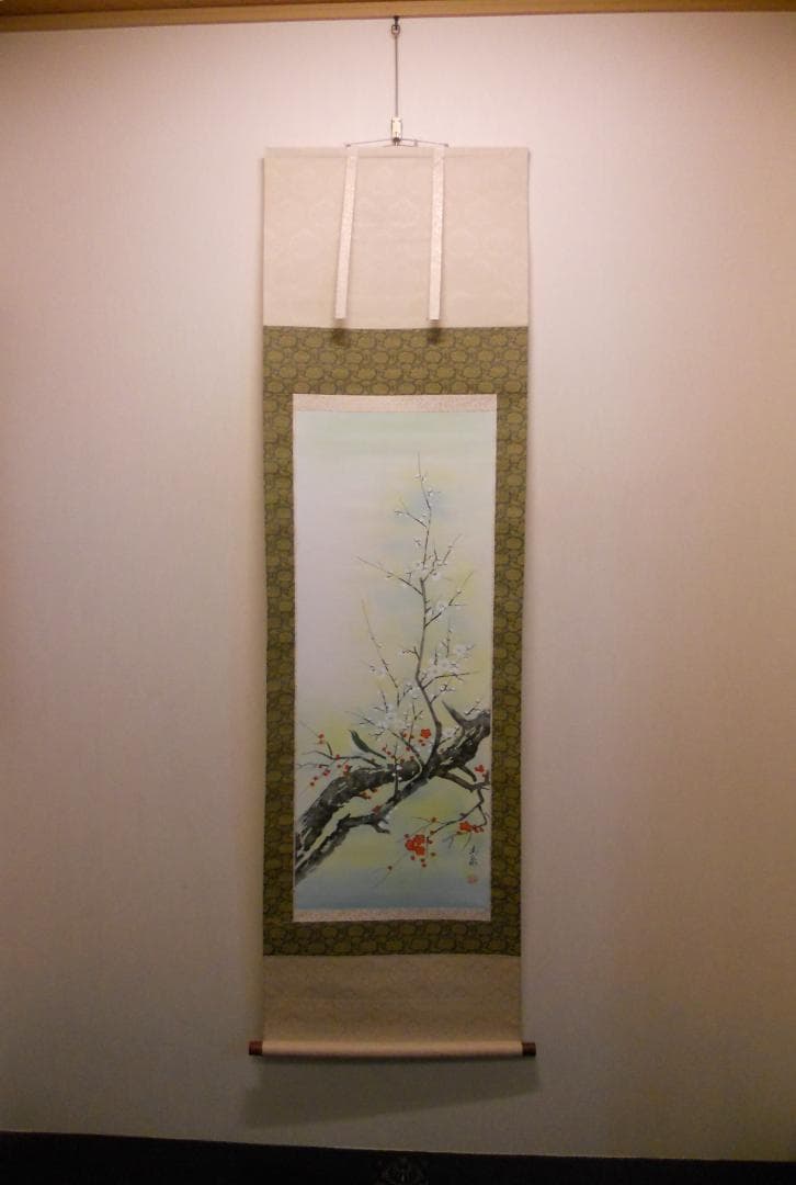 掛け軸 圭泉 梅に鶯 絹本 希少 軸装 茶道具 掛軸 美品 です。