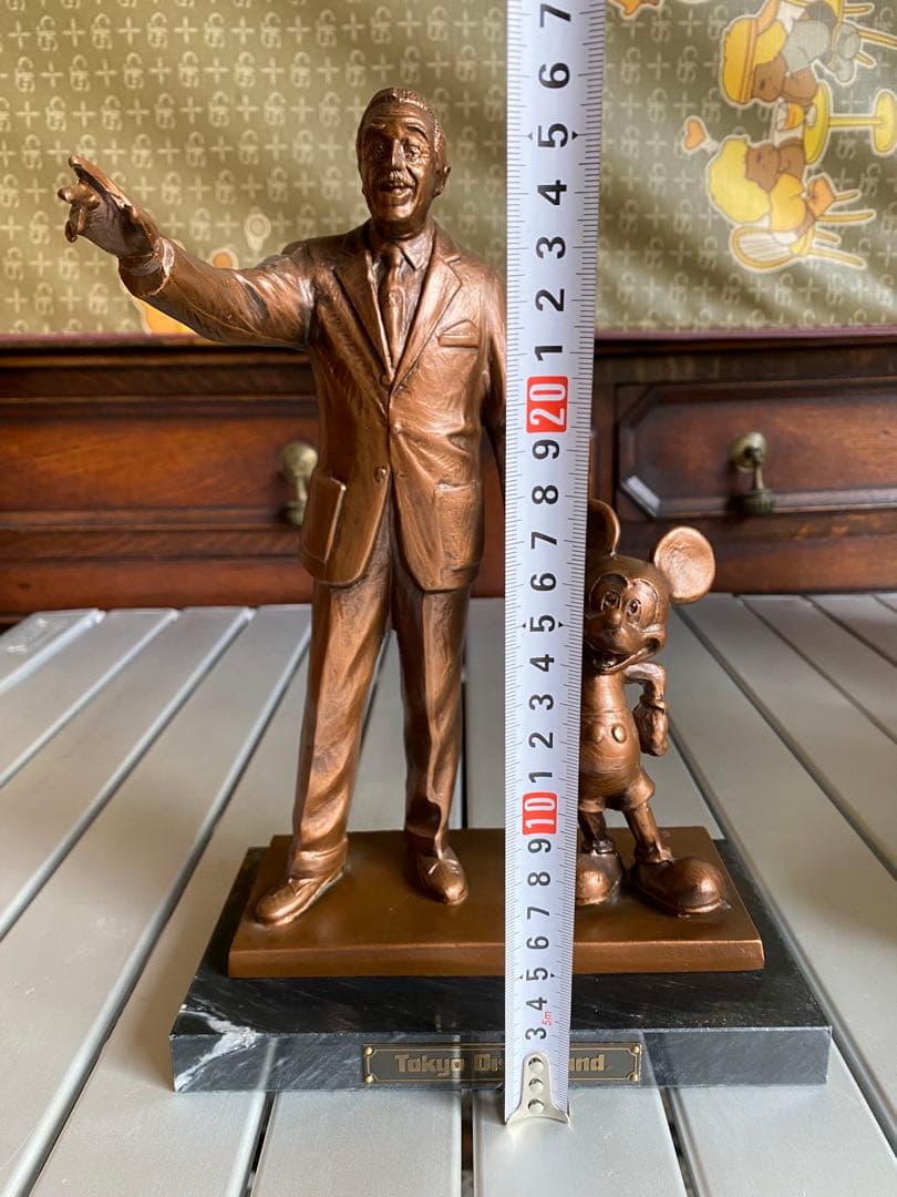 東京ディズニーランド　ウォルト・ディズニーパートナーズ像　ブロンズ像