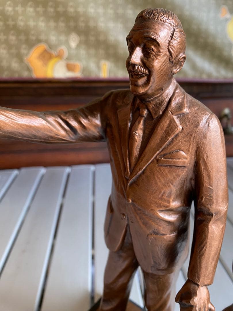 東京ディズニーランド　ウォルト・ディズニーパートナーズ像　ブロンズ像