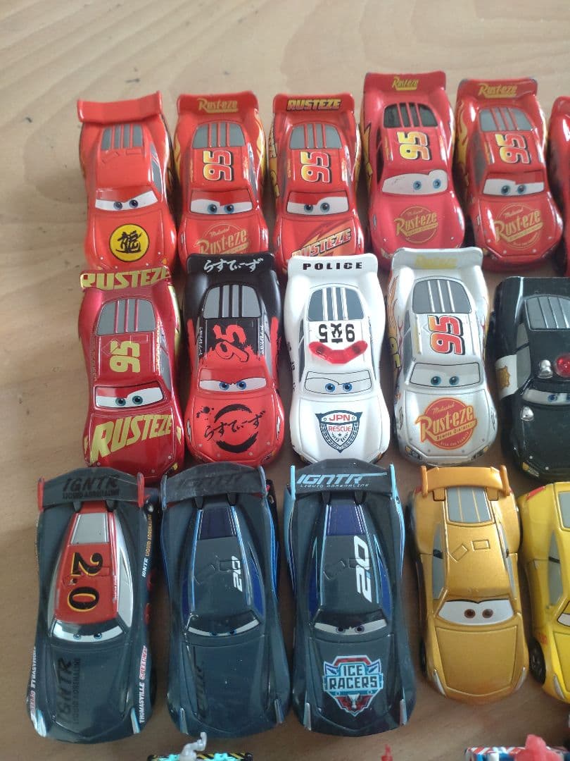 カーズ　トミカ　図鑑　まとめ売り　70台以上　レア、廃盤あり