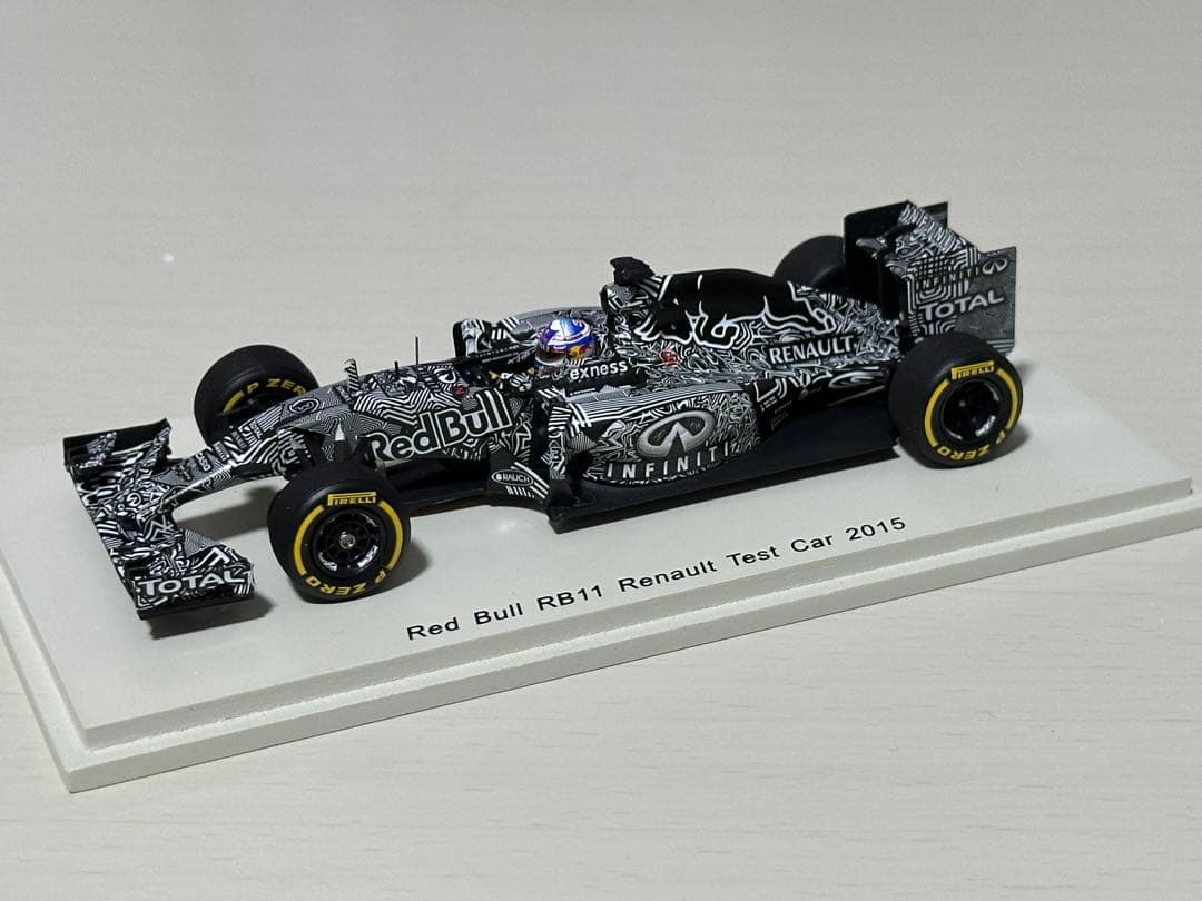 スパーク 1/43 レッドブル RB11 テストカー 2015
