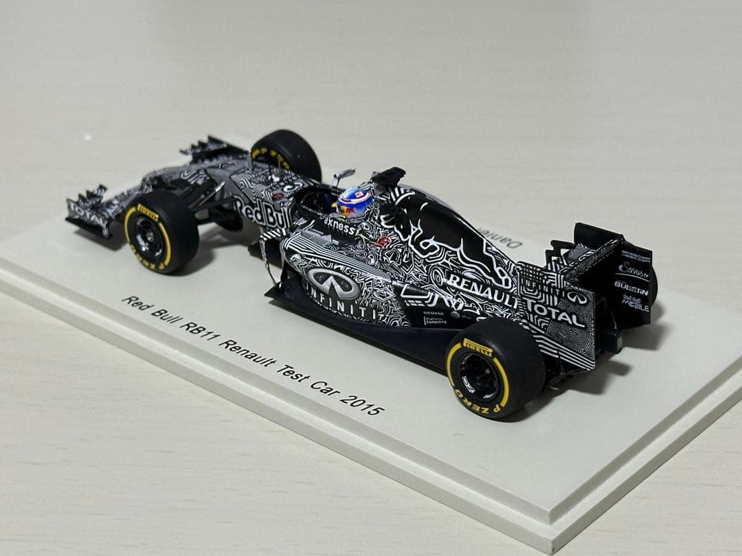 スパーク 1/43 レッドブル RB11 テストカー 2015
