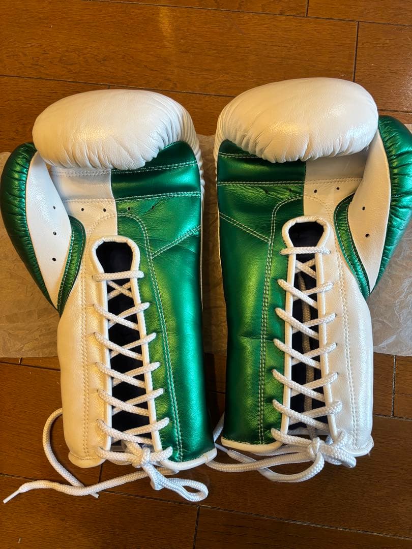 ボクシング グローブ 緑と白 トライバルデザイン 10oz 入手困難 超希少