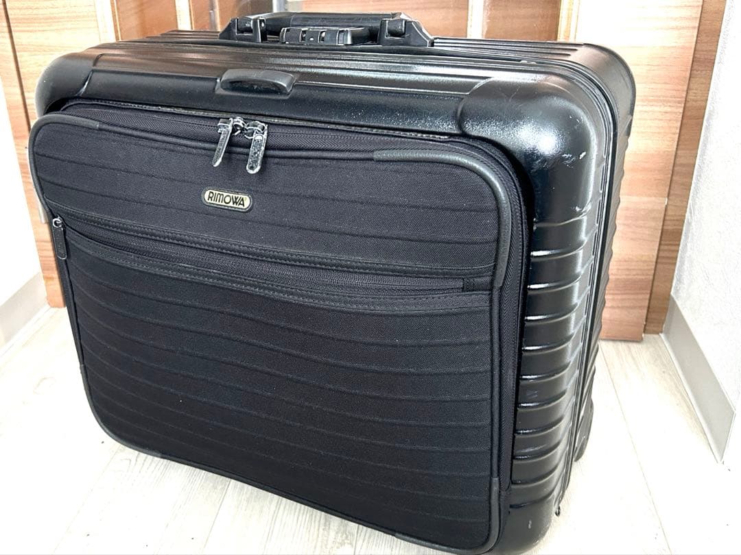 RIMOWA リモワ　機内持ち込み　2輪　TSAロック　黒