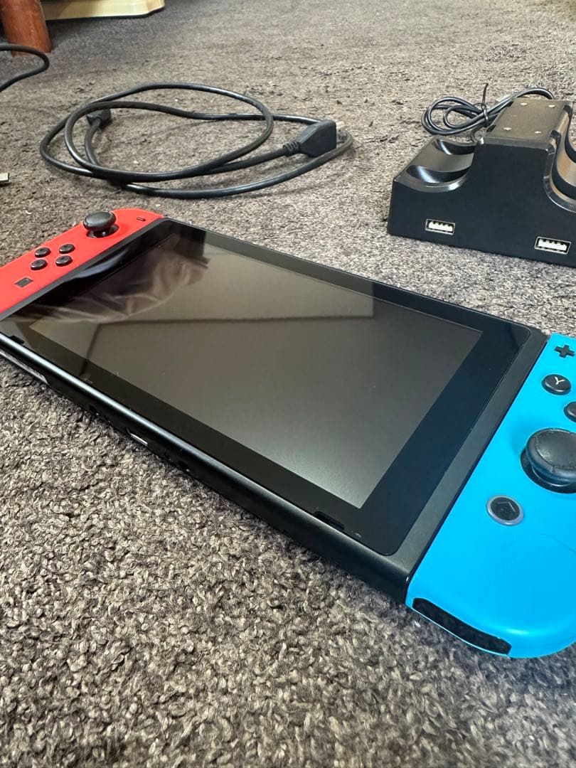 Nintendo Switch本体＋ケース【Joy-Con4本＋充電器付き】