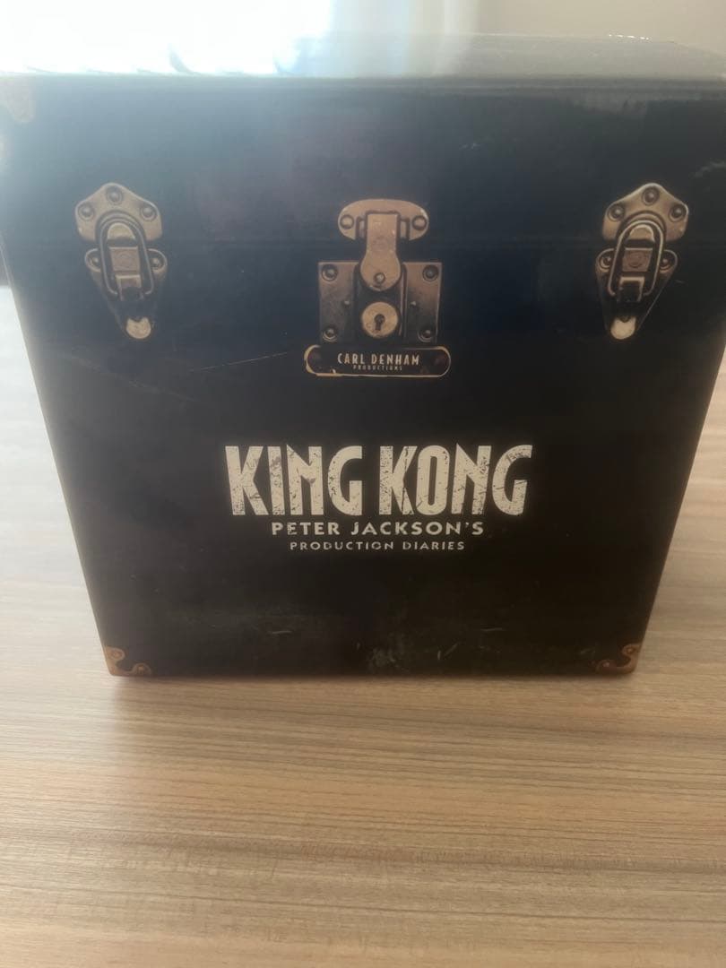 Kong BurstsThruフィギュア