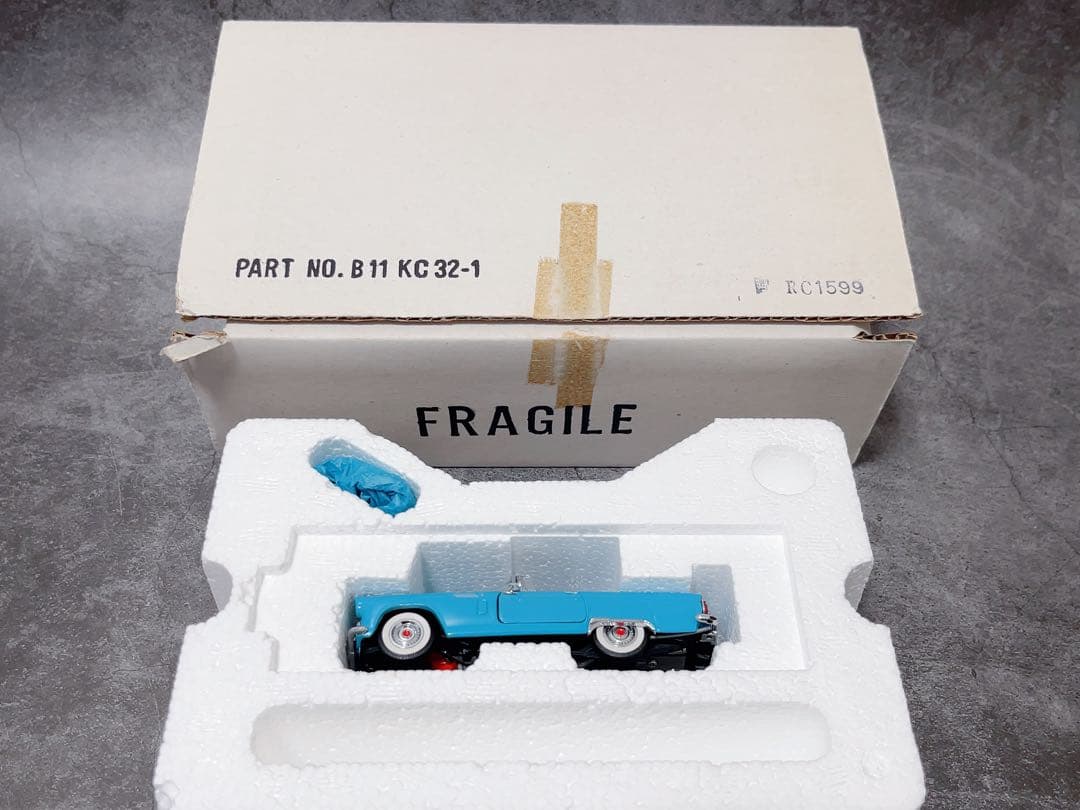 フォード サンダーバード Ford Thunderbird 1/43 ミニカー