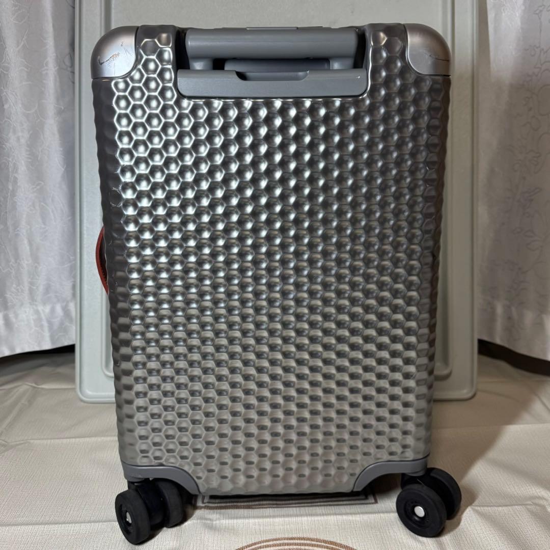 i*4様 シルバー ポリカーボネート キャリーケース