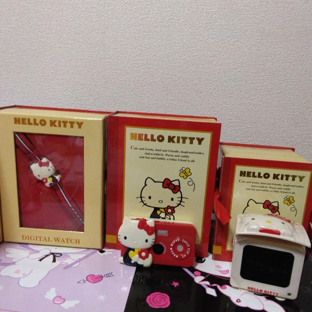 ハローキティ3点セット　デジタルウォッチ　デジタルカメラ　幻のブラウン管テレビ