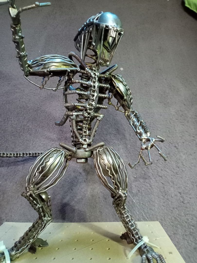 メタルアート　エイリアン　廃材アート