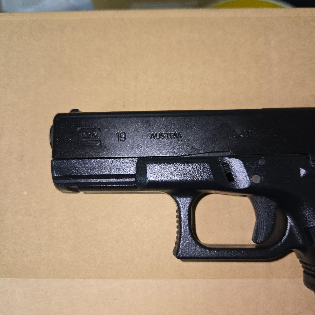 東京マルイ　ガスガンGLOCK19 3rd Generation　マガジン2個付