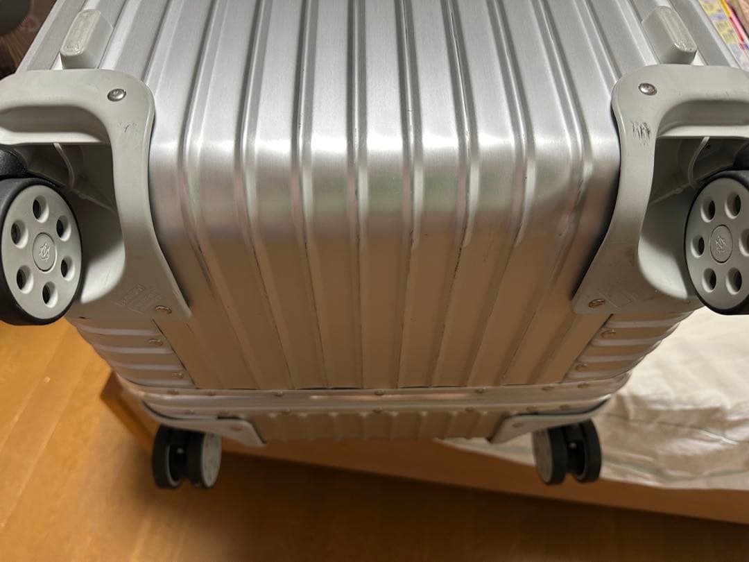 えんおむすび　リモワ アルミ　スポーツ　89L