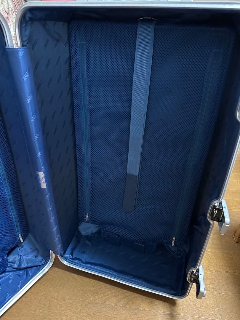 えんおむすび　リモワ アルミ　スポーツ　89L