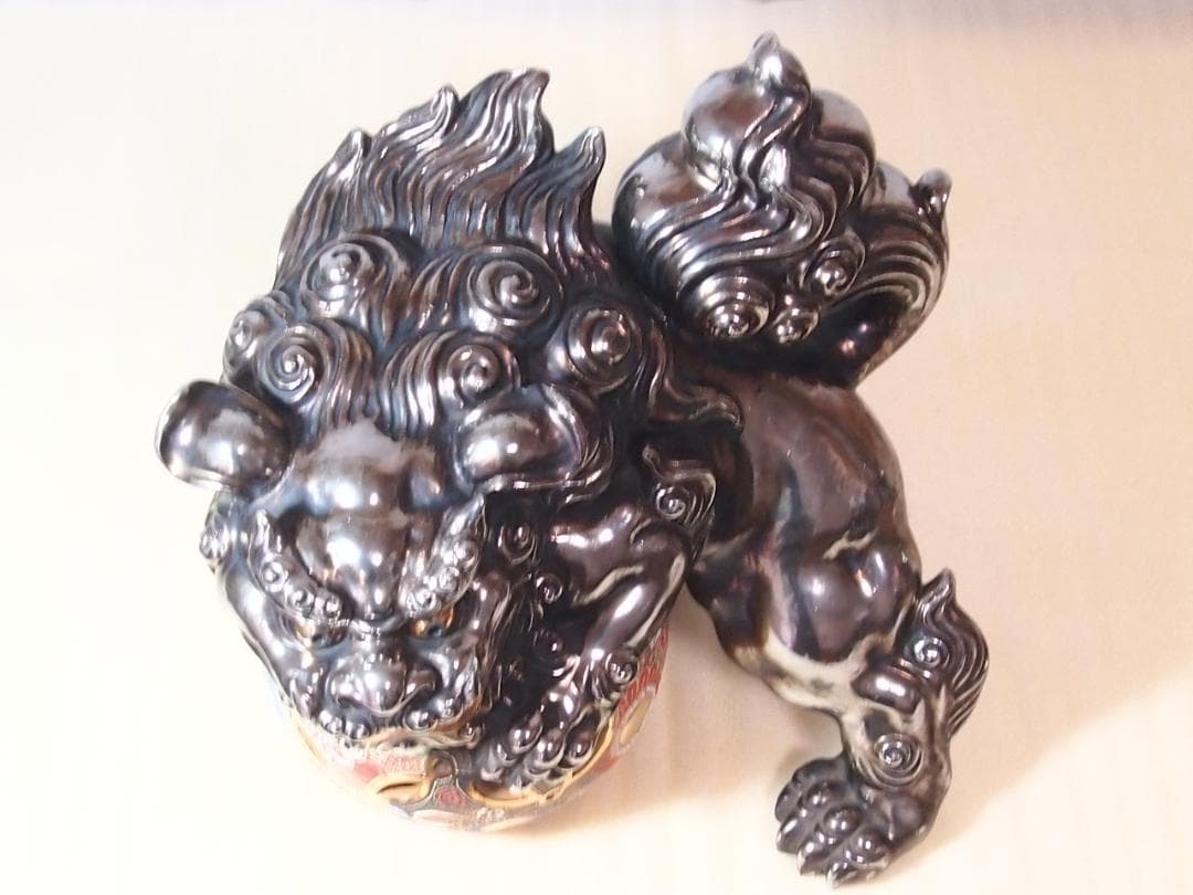 【希少・良品】九谷焼 狛犬 シルバー/銀色 玉乗り獅子/シーサー 魔除け 置物