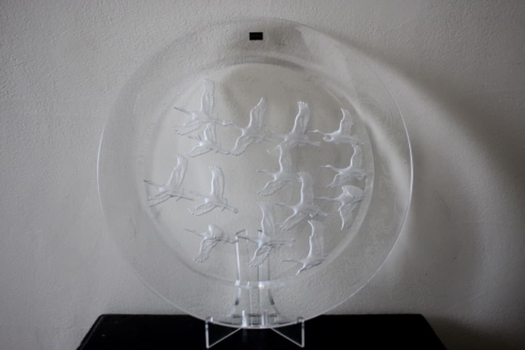 未使用・箱入　HOYAクリスタル　飛鶴金縁波紋様大皿　飾皿