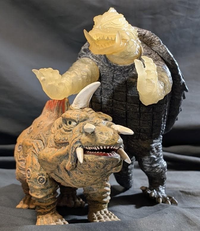 昭和ガメラ（スケスケ）＆ジャイガー（エクスプラス）ソフビフィギュア２体セット