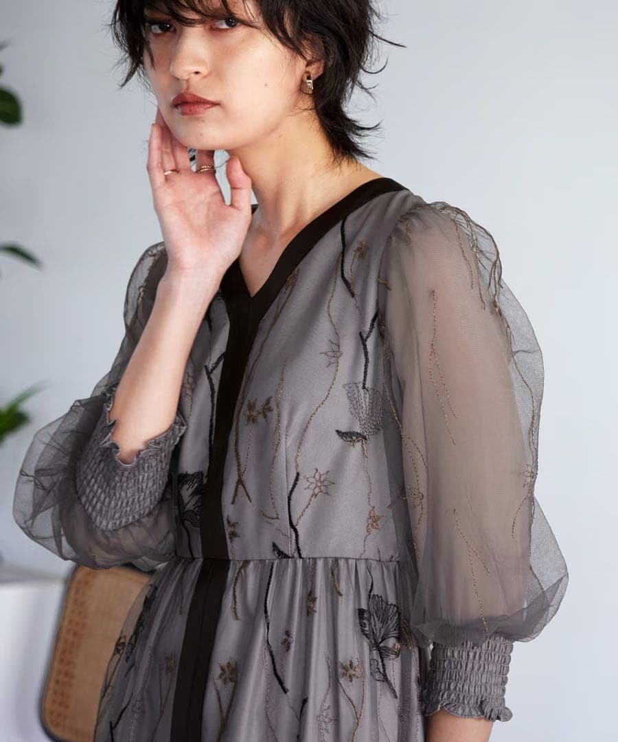 【新品・未使用】オケージョンドレス Ⅴネック 刺繍レース ワンピース ドレス