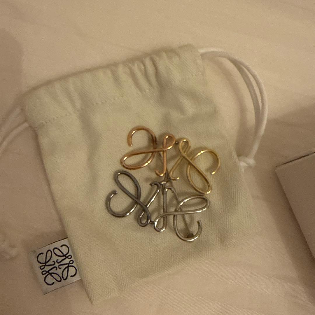 LOEWE ロエベ　アナグラム　ブローチ　配色　4色